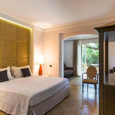 Romano Palace Luxury Hotel Catania Luaran gambar A room at the hotel