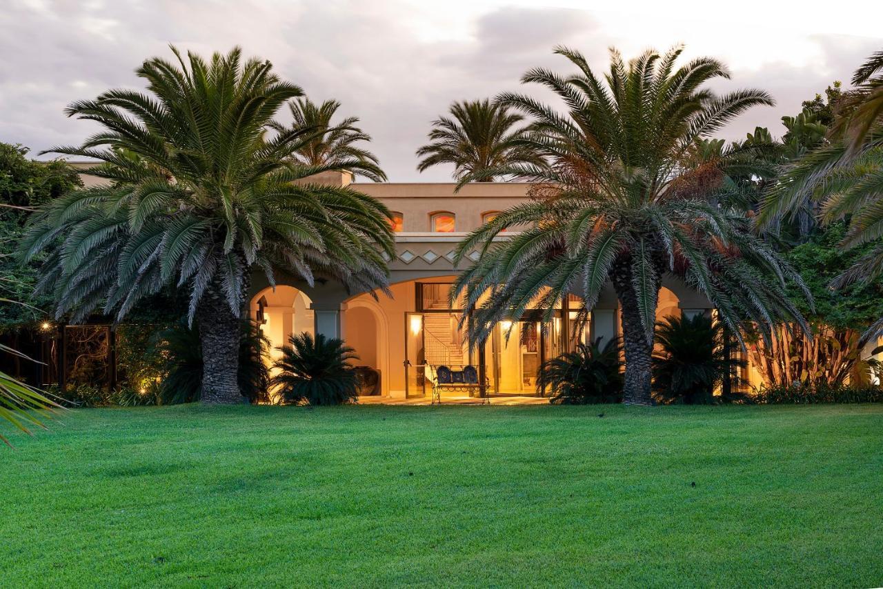 Romano Palace Luxury Hotel Catania Luaran gambar Villa in the compound