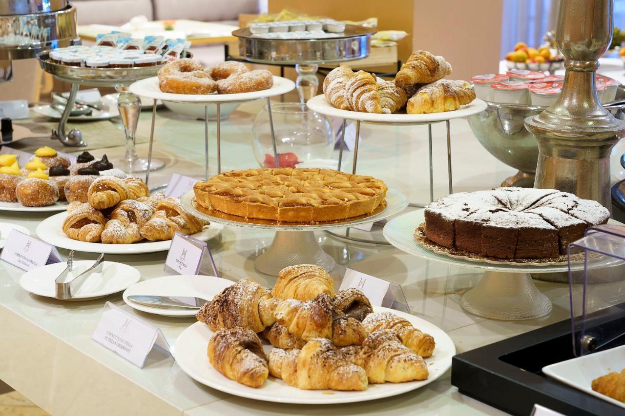 Romano Palace Luxury Hotel Catania Luaran gambar A selection of pastries