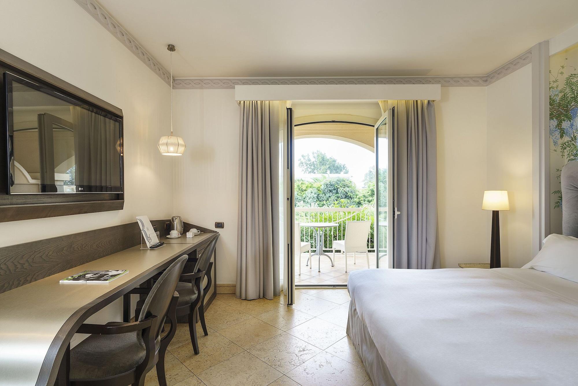 Romano Palace Luxury Hotel Catania Luaran gambar A room at the hotel