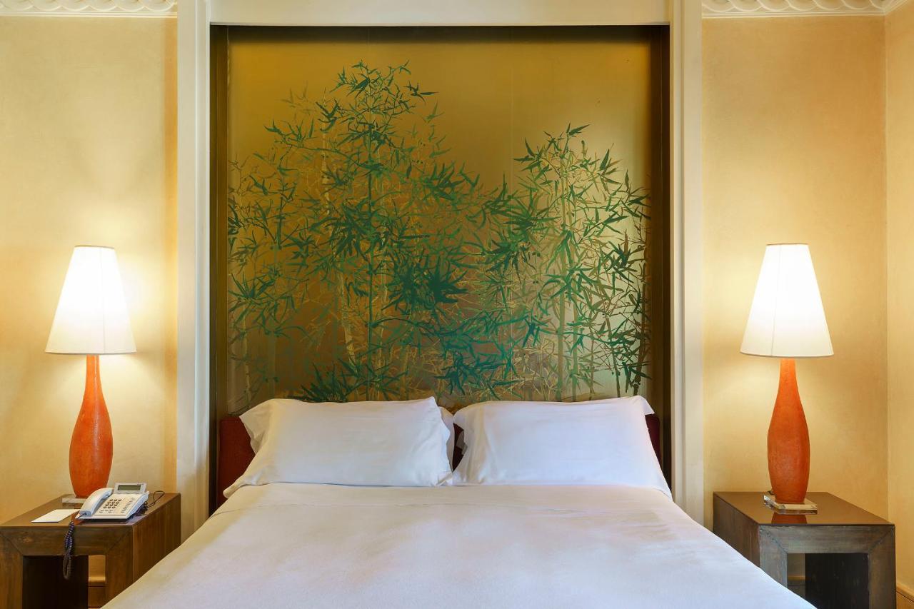 Romano Palace Luxury Hotel Catania Luaran gambar A bedroom at the Mandarin Oriental, Bangkok