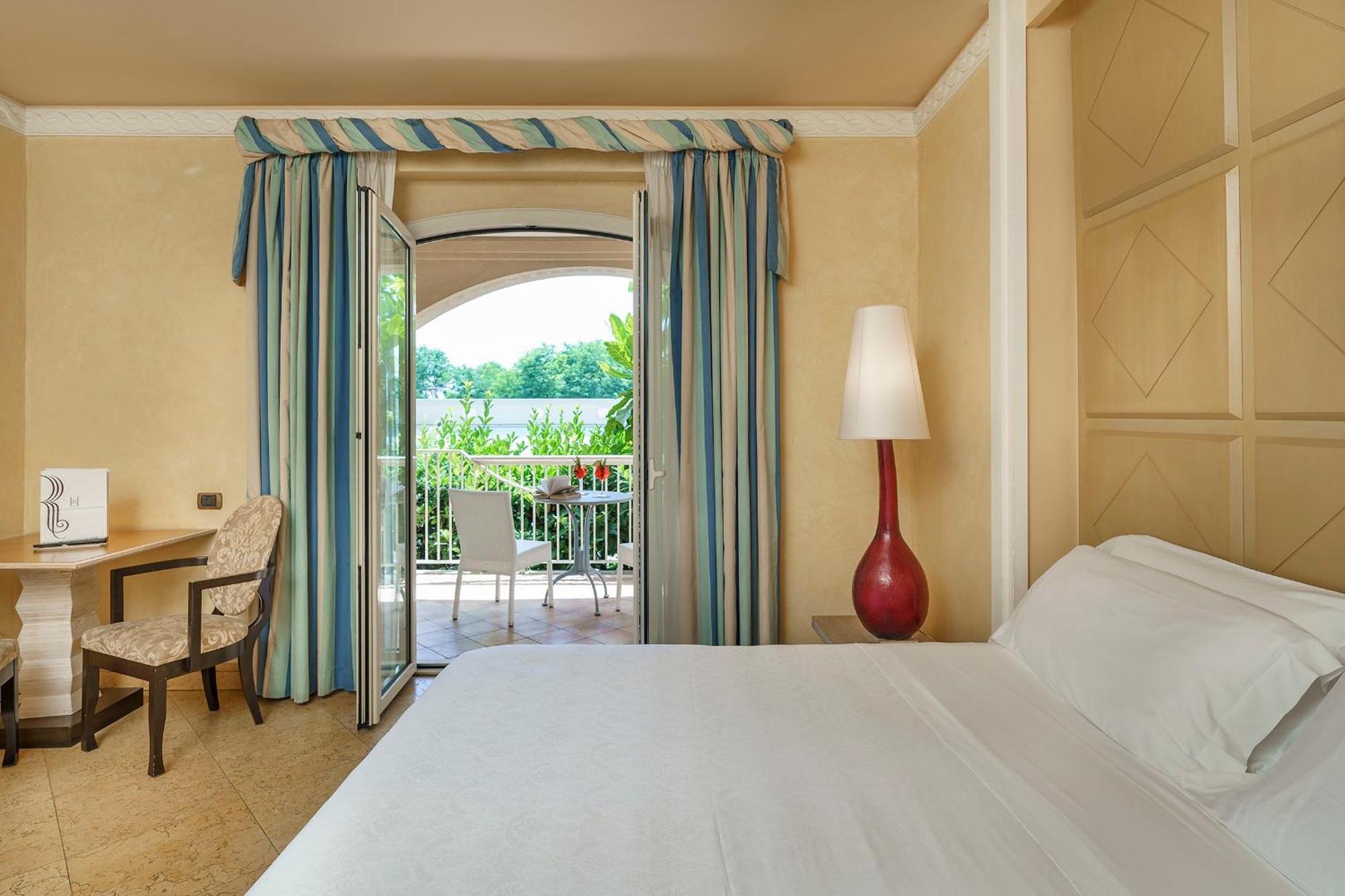 Romano Palace Luxury Hotel Catania Luaran gambar A guest room at the Hilton San Diego Bayfront