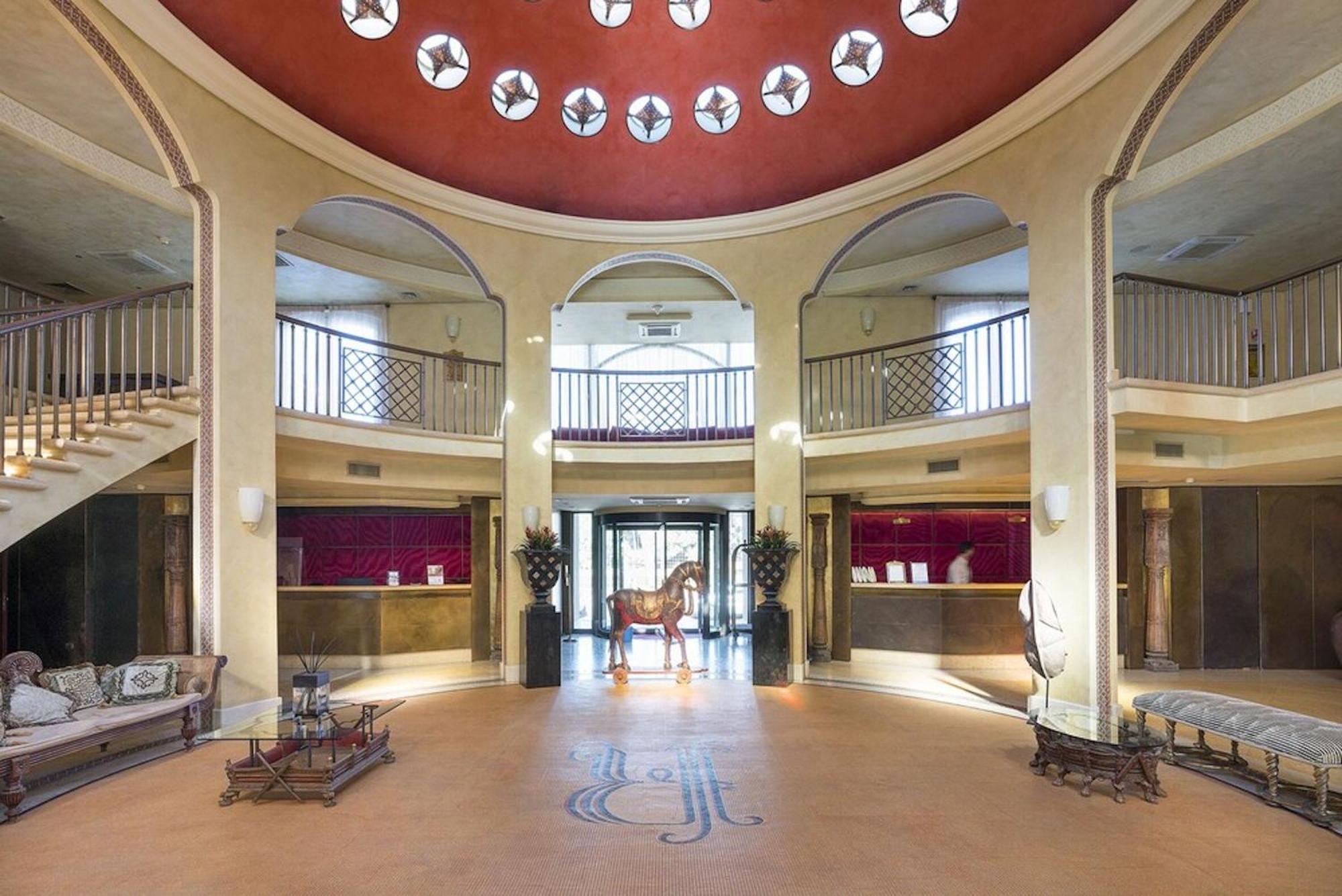 Romano Palace Luxury Hotel Catania Luaran gambar The lobby of the hotel