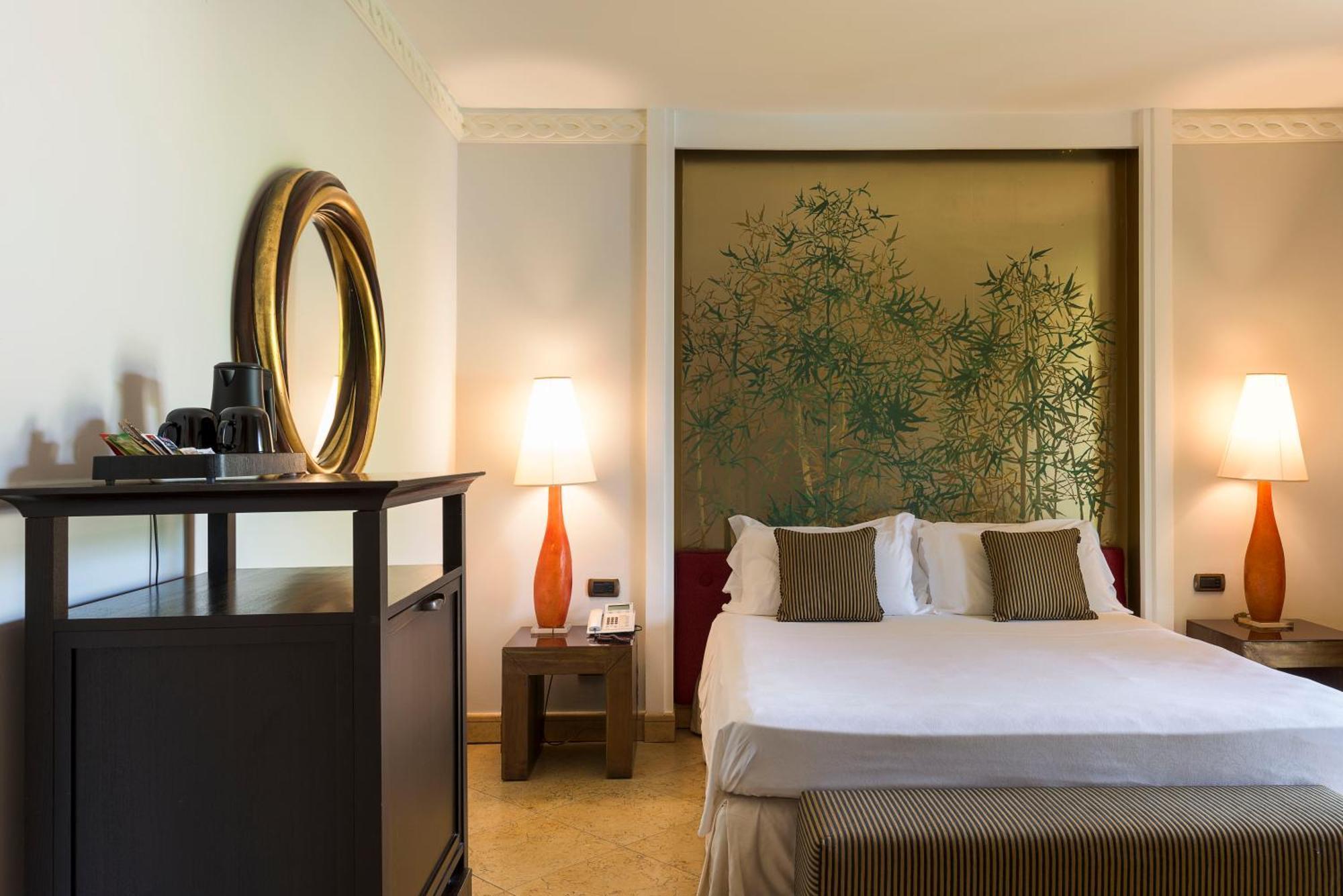 Romano Palace Luxury Hotel Catania Luaran gambar A room at the Mandarin Oriental, Madrid